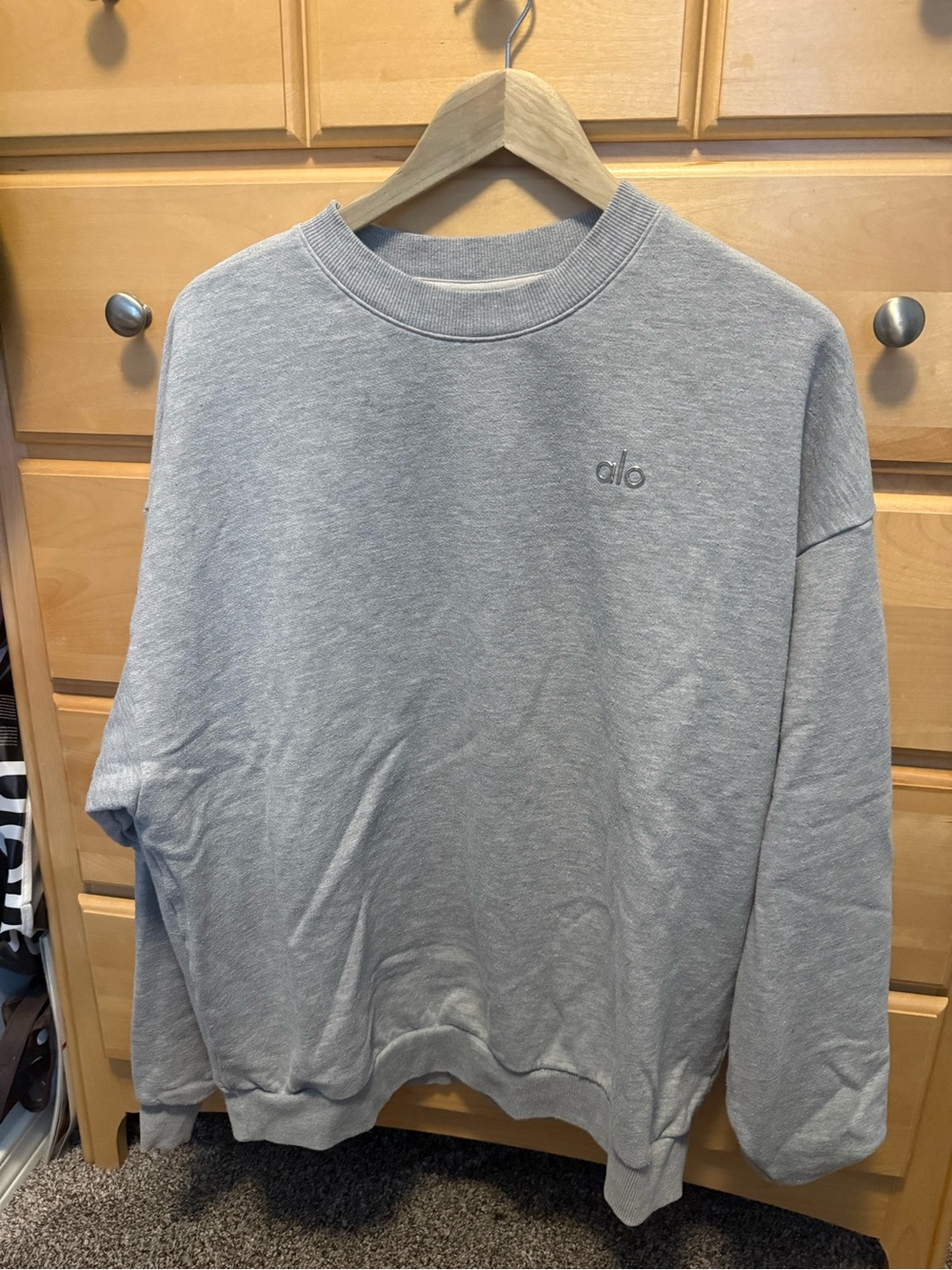 Men’s Alo gray crew neck sweatshirt